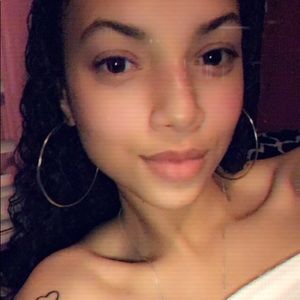 Meet your Posher, Destinee